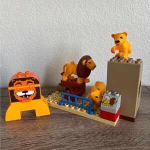 Lego Duplo Lion Den Zoo Exhibit Set